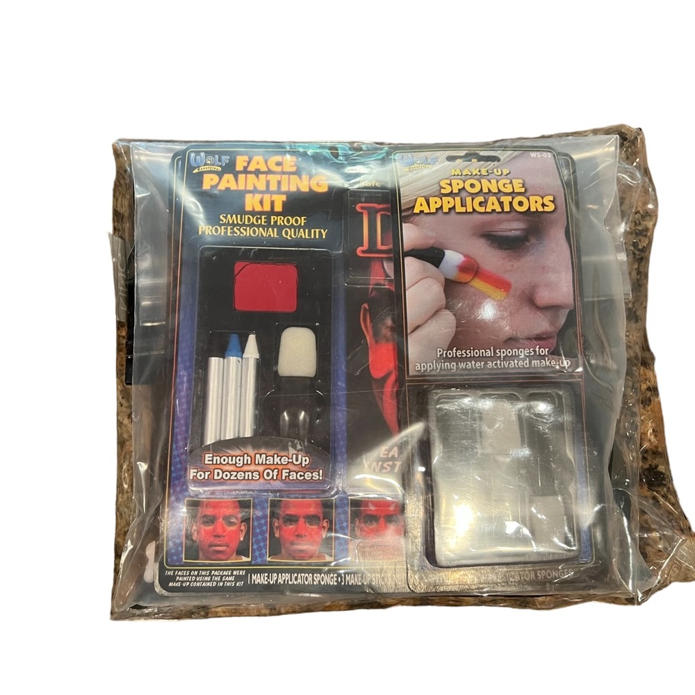 New 4 Piece Halloween Makeup Kit OS